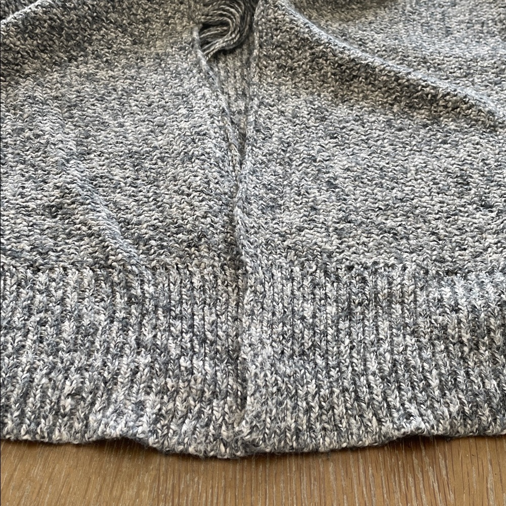 Abercrombie & Fitch Gray Knit Sweater - Picture 6 of 7